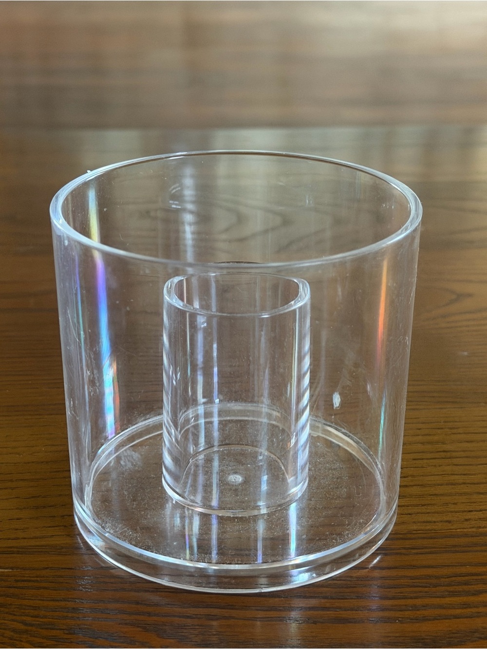 Double Cylindrical Acrylic Organizer: Aesthetics and Practicality